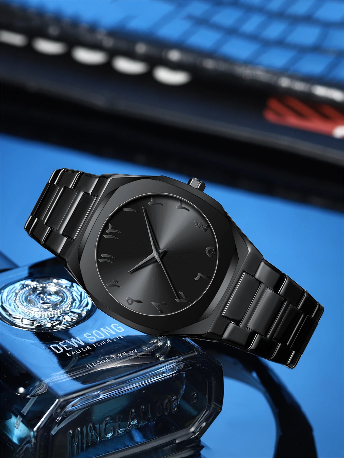 Minimalist Watch - Modern and Sleek Design