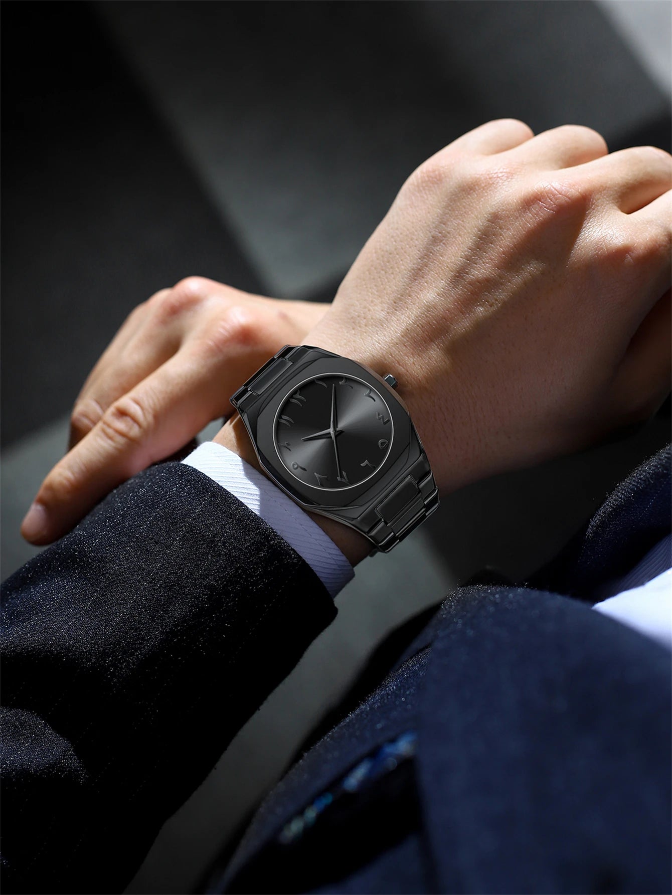 Minimalist Watch - Modern and Sleek Design